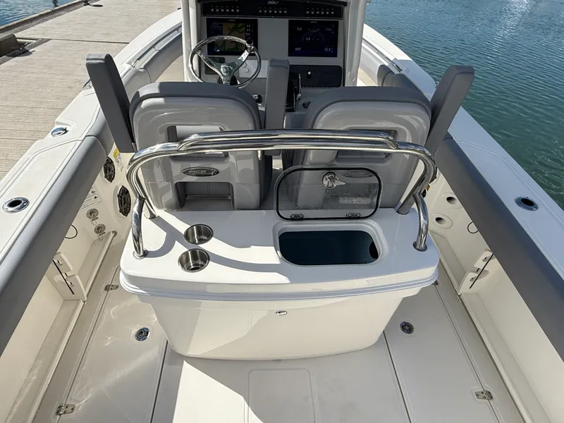 Slide: The Image of Boston Whaler 250 Outrage 2027 - 12