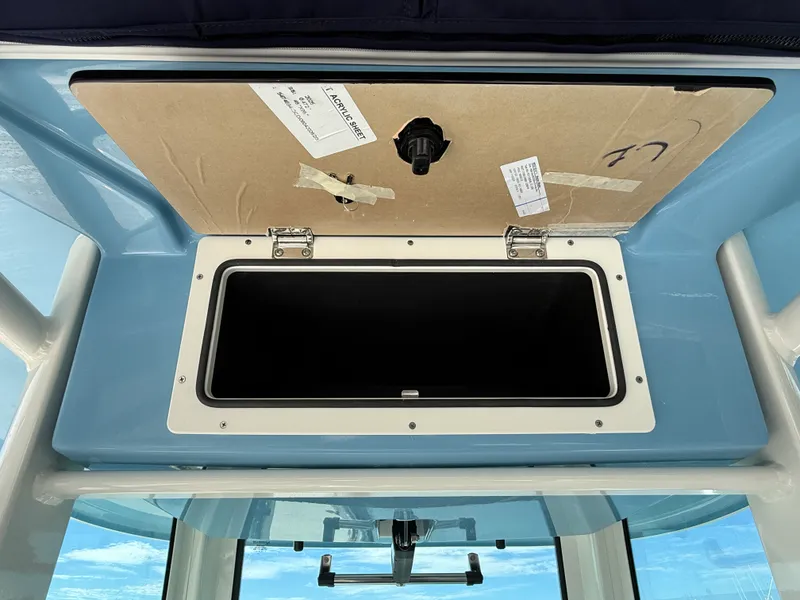 Slide: The Image of Boston Whaler 250 Outrage 2027 - 19