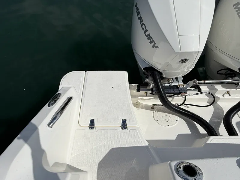 Slide: The Image of Boston Whaler 250 Outrage 2027 - 8