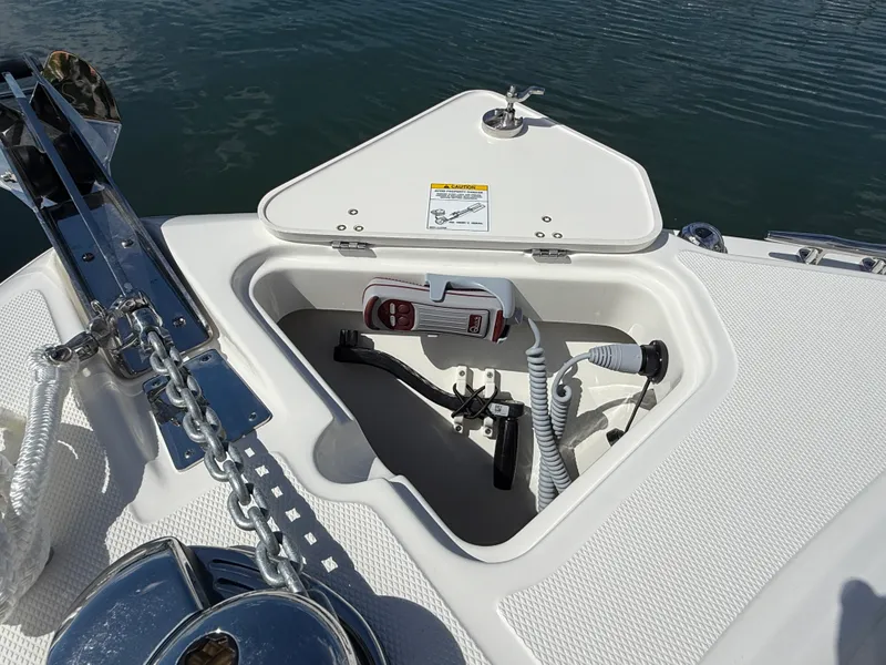Slide: The Image of Boston Whaler 250 Outrage 2027 - 22