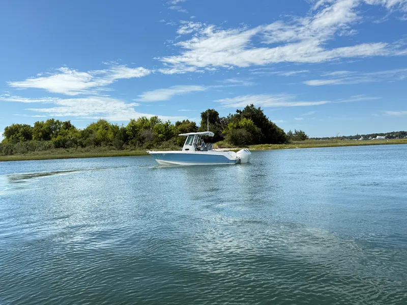 Slide: The Image of Boston Whaler 250 Outrage 2027 - 4