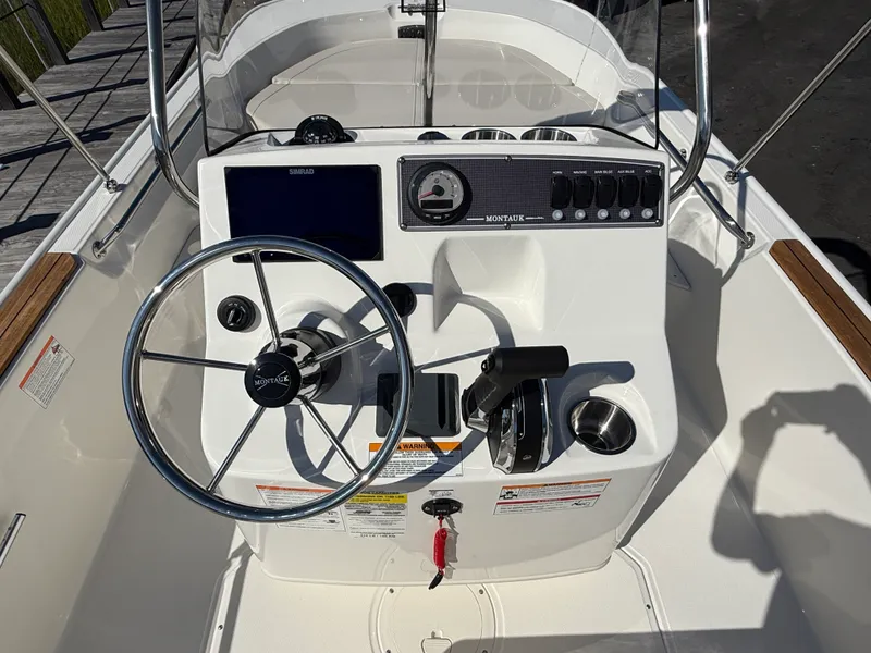 Slide: The Image of Boston Whaler 170 Montauk 2027 - 9