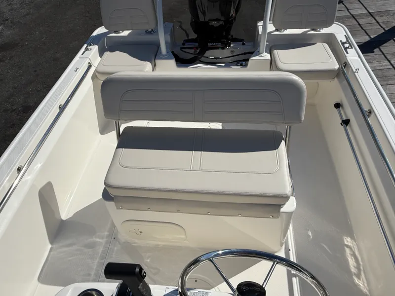Slide: The Image of Boston Whaler 170 Montauk 2027 - 14