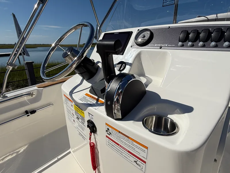 Slide: The Image of Boston Whaler 170 Montauk 2027 - 11