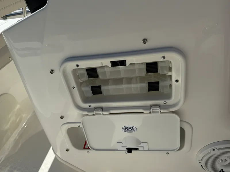 Slide: The Image of Boston Whaler 170 Montauk 2027 - 17