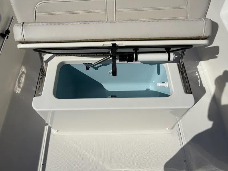 Slide: The Image of Boston Whaler 170 Montauk 2027 - 15