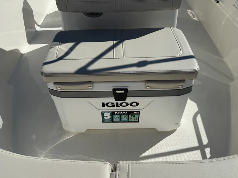 Slide: The Image of Boston Whaler 170 Montauk 2027 - 18