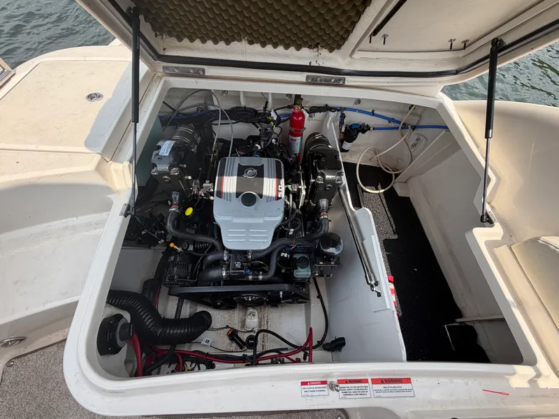 Slide: The Image of Sea Ray 230 SUNDECK 2009 - 18