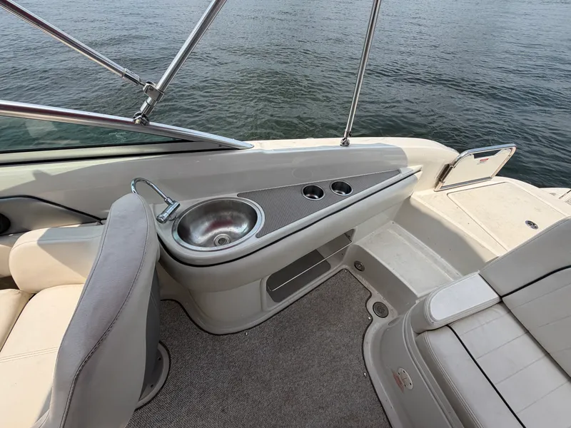 Slide: The Image of Sea Ray 230 SUNDECK 2009 - 16