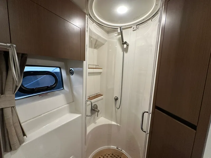 Slide: The Image of Sea Ray SUNDANCER 400 2017 - 24