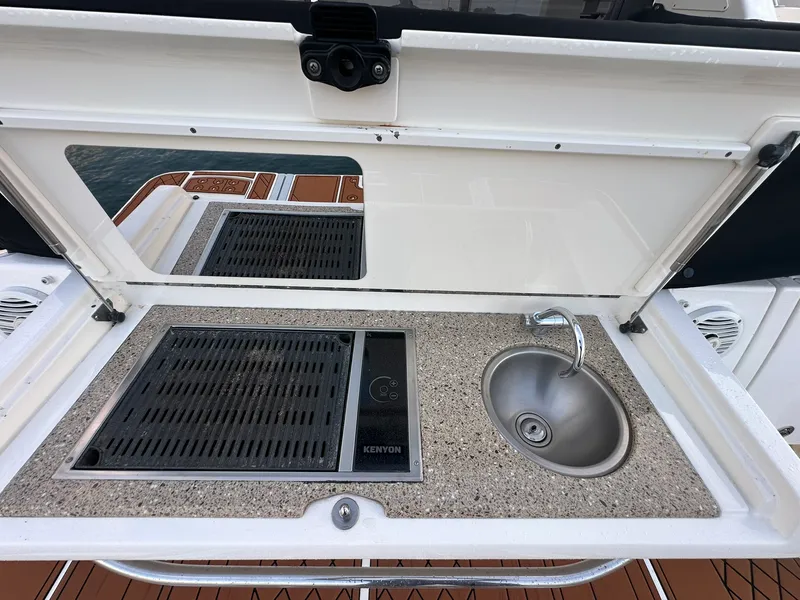 Slide: The Image of Sea Ray SUNDANCER 400 2017 - 34