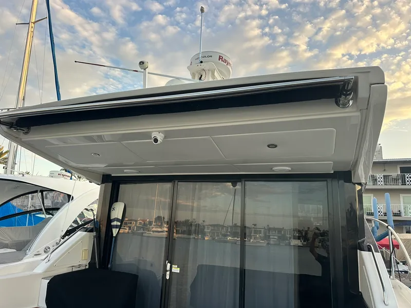 Slide: The Image of Sea Ray SUNDANCER 400 2017 - 36