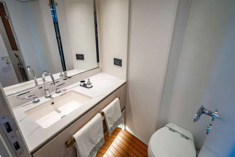 Slide: The Image of Azimut FLY 78 2025 - 20