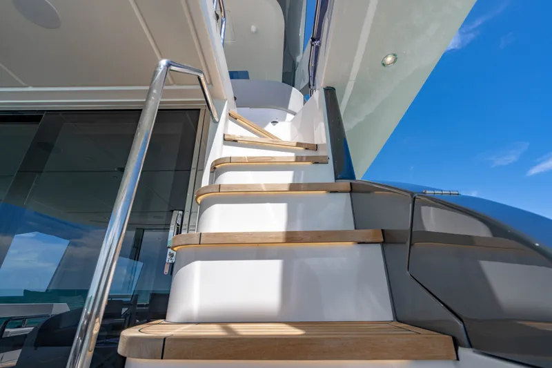 Slide: The Image of Azimut FLY 78 2025 - 22