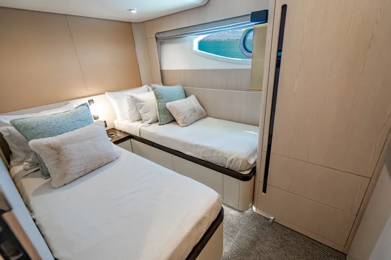 Slide: The Image of Azimut FLY 78 2025 - 17