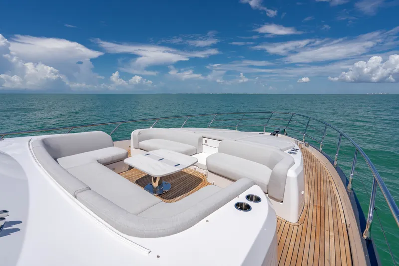 Slide: The Image of Azimut FLY 78 2025 - 27