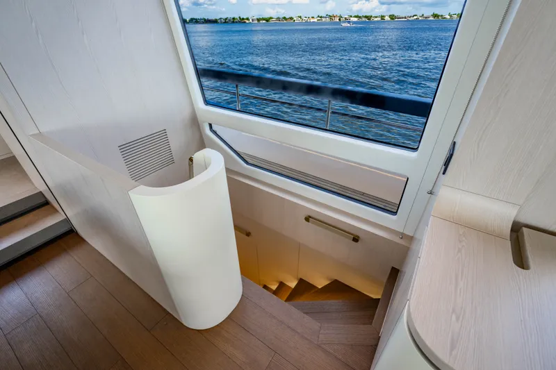 Slide: The Image of Azimut FLY 78 2025 - 10