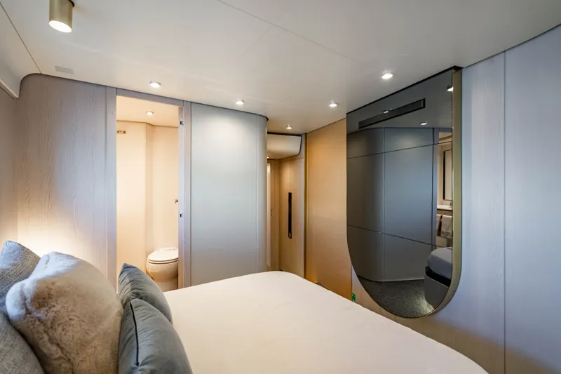 Slide: The Image of Azimut FLY 78 2025 - 19
