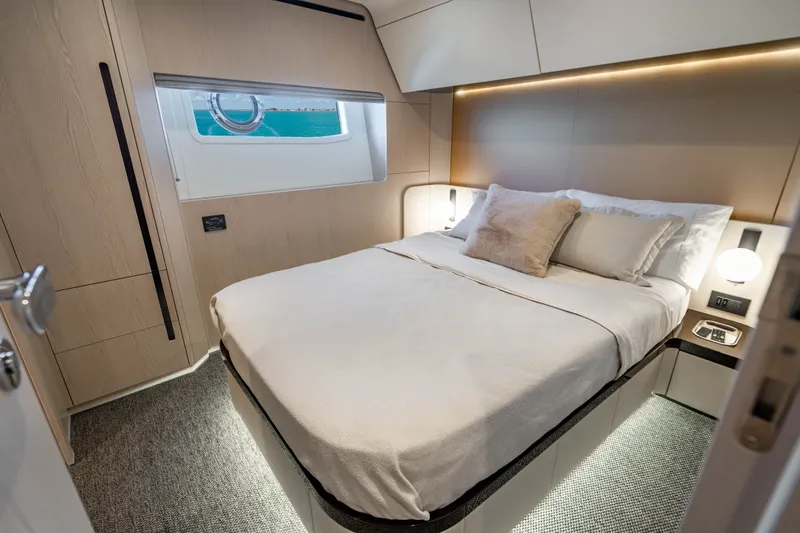 Slide: The Image of Azimut FLY 78 2025 - 15