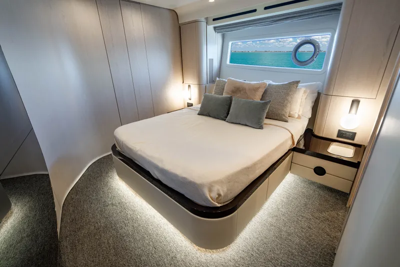 Slide: The Image of Azimut FLY 78 2025 - 18
