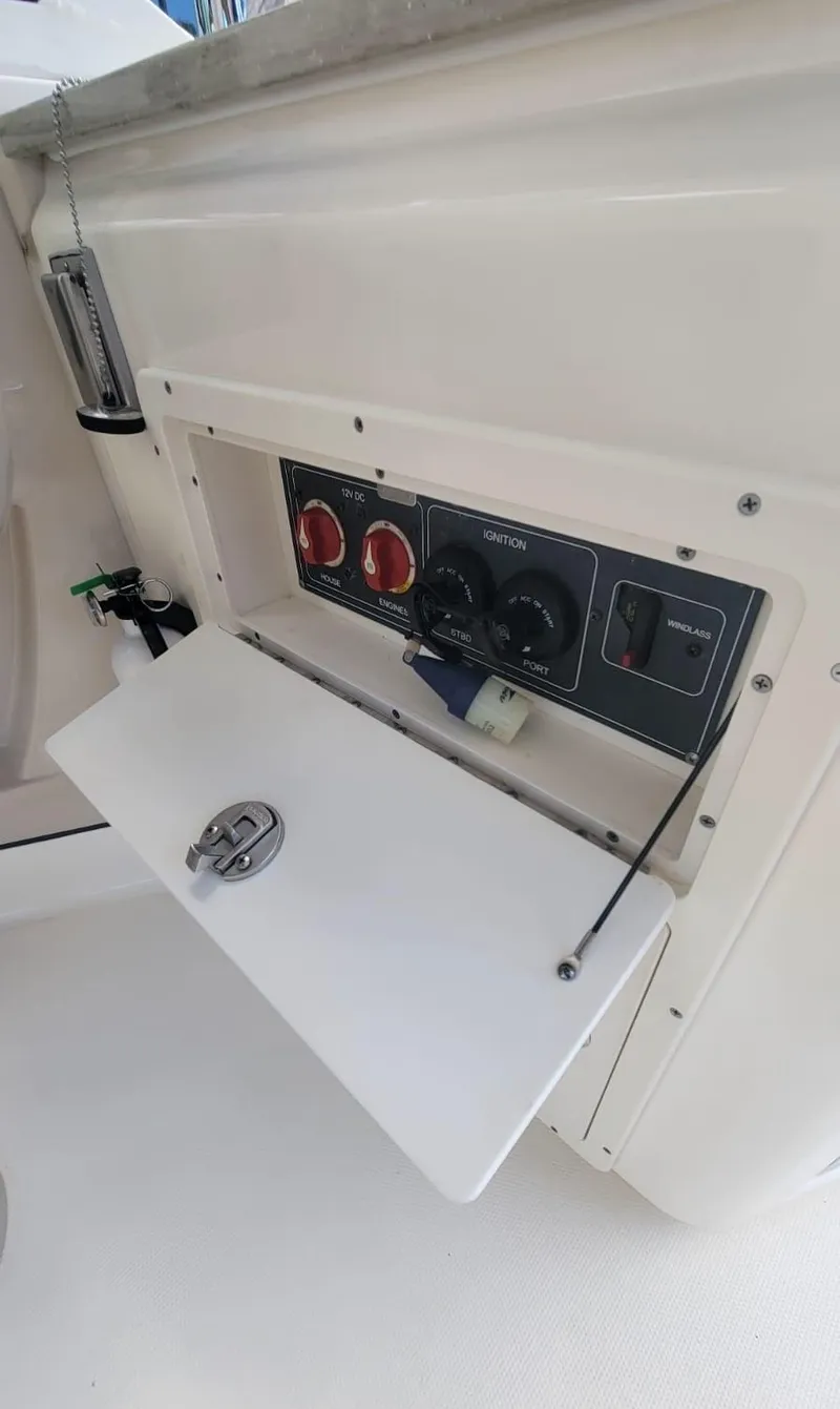 Slide: The Image of Control panel of Boston Whaler 320 Vantage 2021. - 13