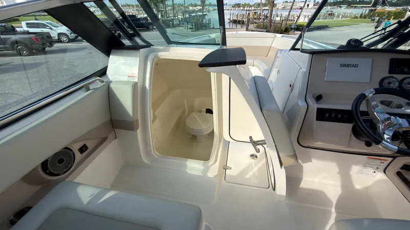 Slide: The Image of Boston Whaler 240 Vantage 2027 - 23