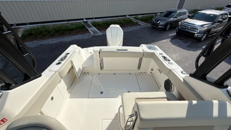 Slide: The Image of Boston Whaler 240 Vantage 2027 - 29