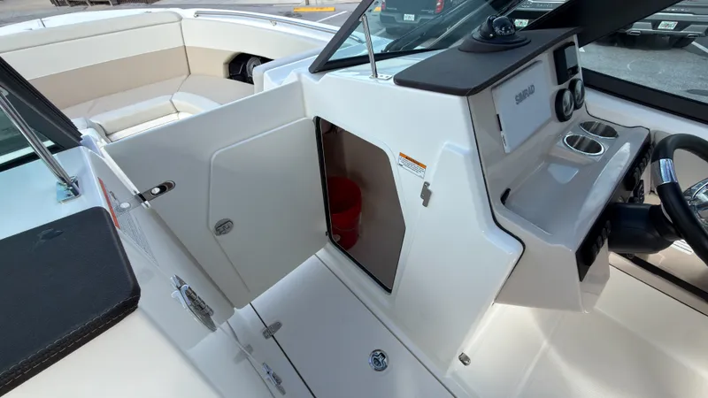 Slide: The Image of Boston Whaler 240 Vantage 2027 - 14