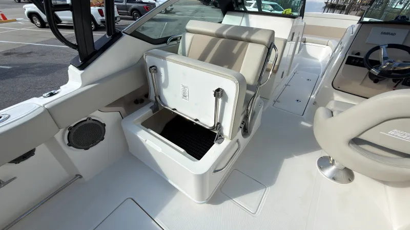 Slide: The Image of Boston Whaler 240 Vantage 2027 - 27