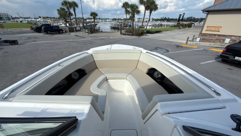 Slide: The Image of Boston Whaler 240 Vantage 2027 - 8