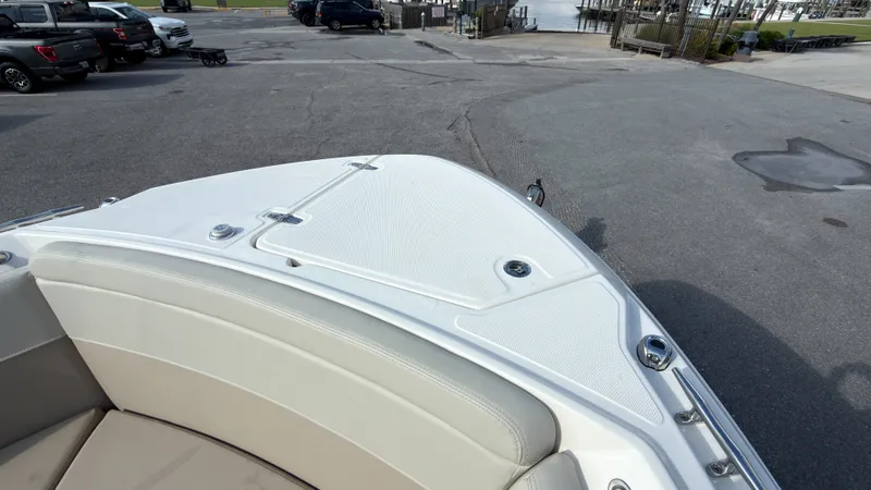 Slide: The Image of Boston Whaler 240 Vantage 2027 - 9
