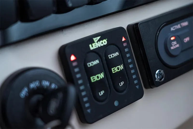 Slide: The Image of Boston Whaler 240 Vantage 2027 - 71