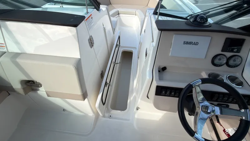 Slide: The Image of Boston Whaler 240 Vantage 2027 - 15