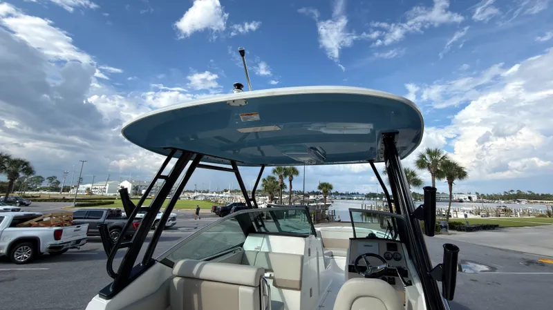 Slide: The Image of Boston Whaler 240 Vantage 2027 - 34