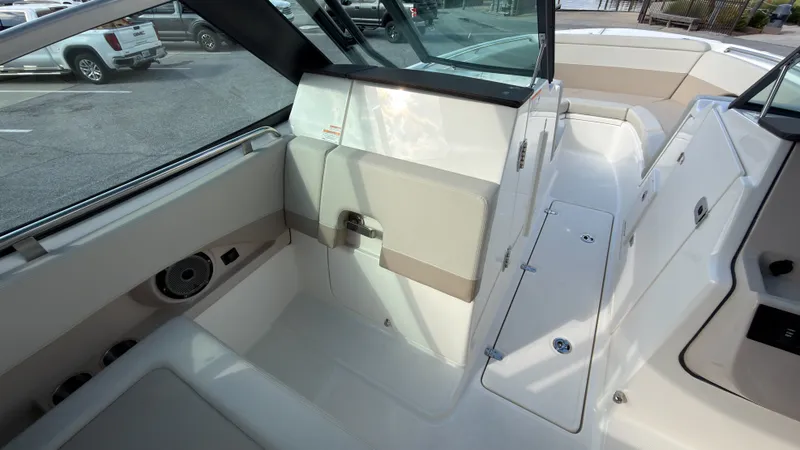 Slide: The Image of Boston Whaler 240 Vantage 2027 - 22