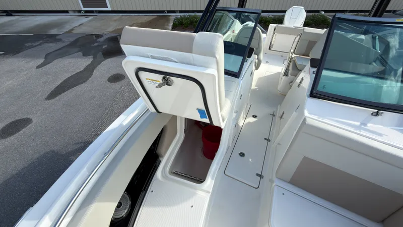 Slide: The Image of Boston Whaler 240 Vantage 2027 - 12