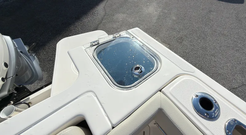 Slide: The Image of Boston Whaler 240 Vantage 2027 - 31