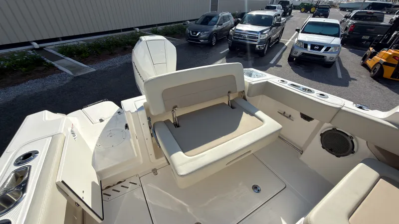 Slide: The Image of Boston Whaler 240 Vantage 2027 - 30