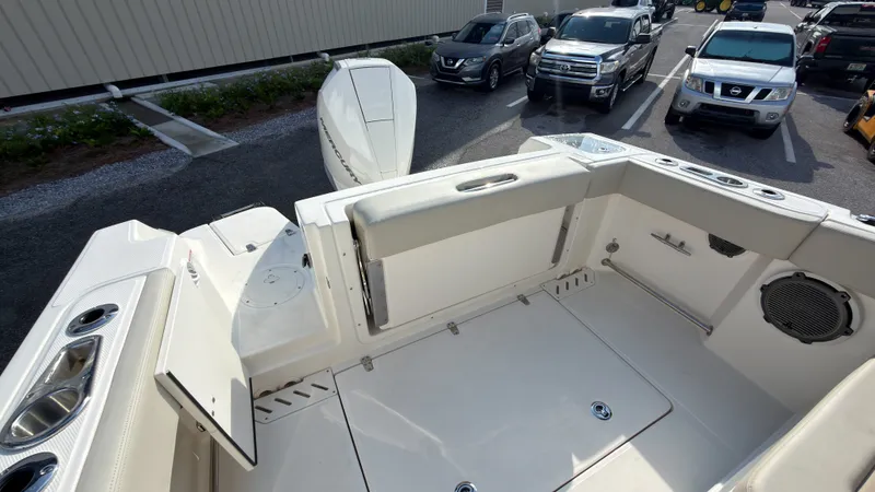 Slide: The Image of Boston Whaler 240 Vantage 2027 - 36