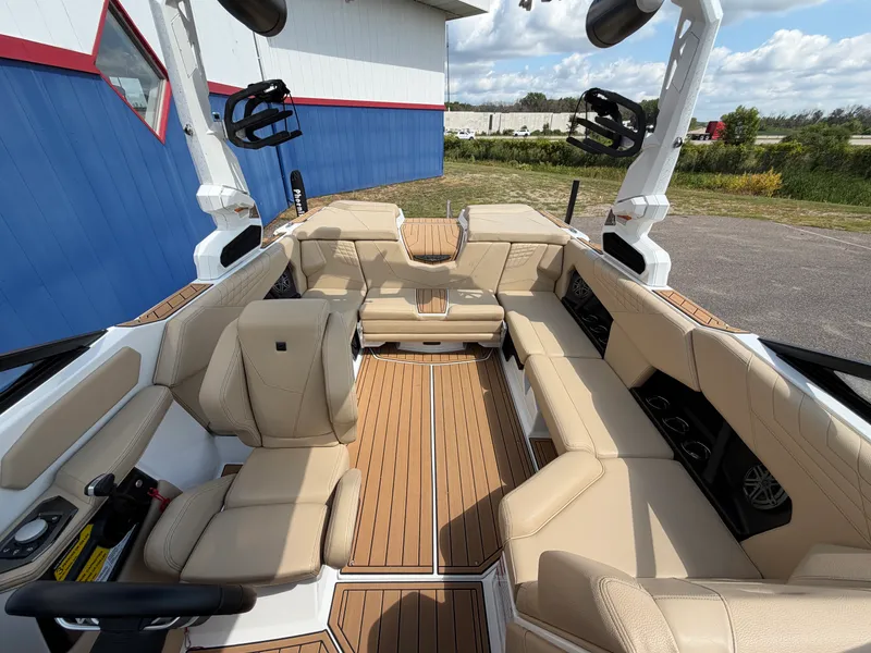 Slide: The Image of Nautique S21 Super Air 2023 - 44