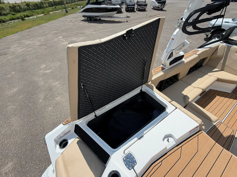 Slide: The Image of Nautique S21 Super Air 2023 - 12
