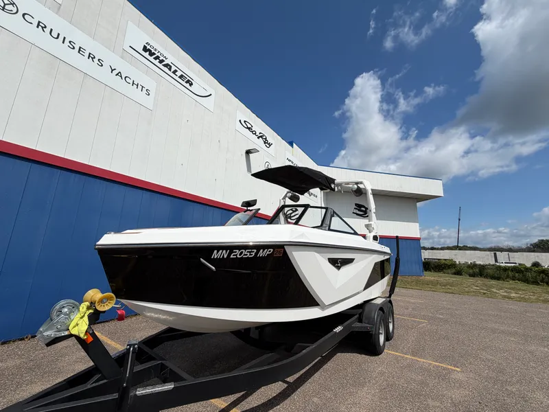 Slide: The Image of Nautique S21 Super Air 2023 - 3