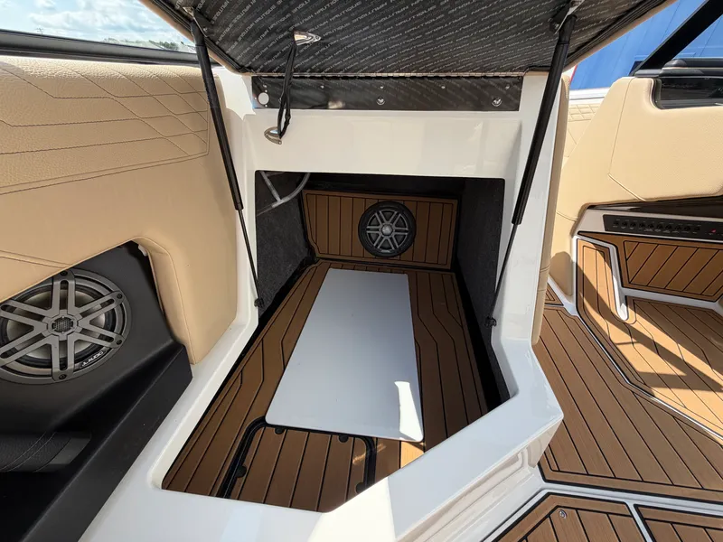 Slide: The Image of Nautique S21 Super Air 2023 - 33