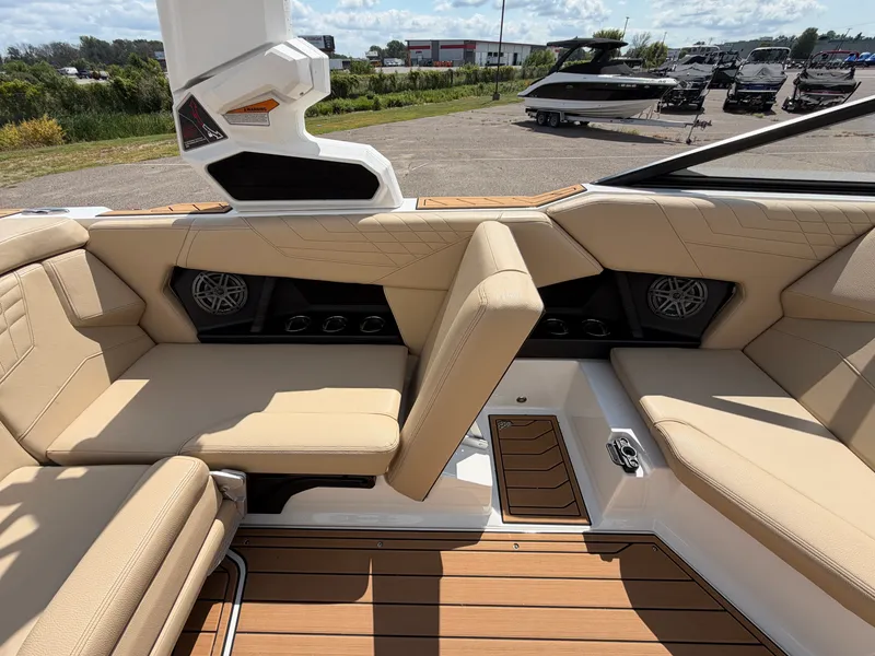Slide: The Image of Nautique S21 Super Air 2023 - 27