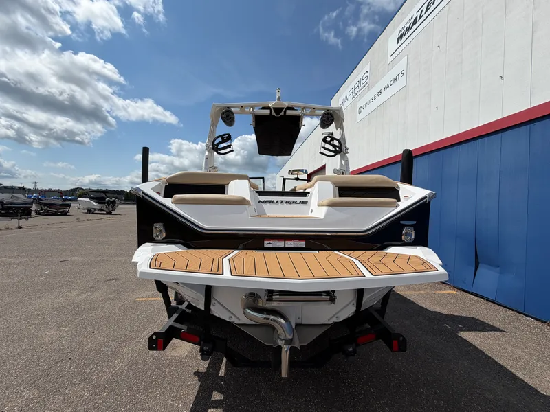 Slide: The Image of Nautique S21 Super Air 2023 - 5