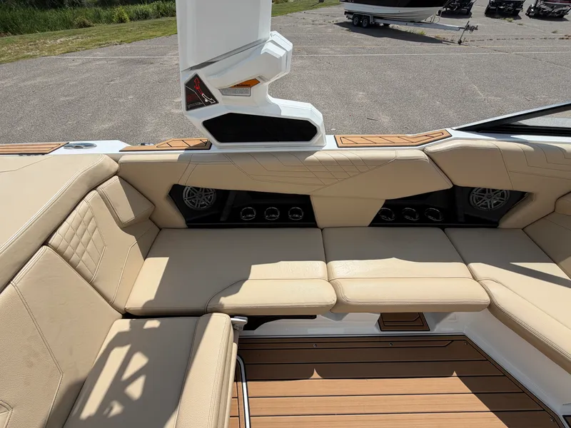 Slide: The Image of Nautique S21 Super Air 2023 - 25