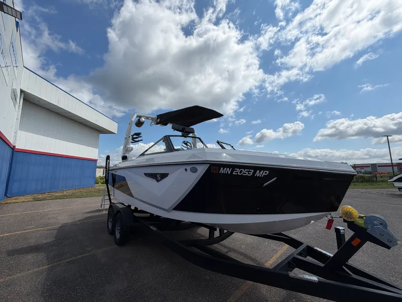 Slide: The Image of Nautique S21 Super Air 2023 - 1