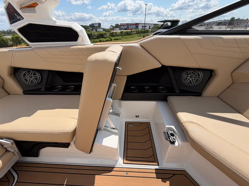 Slide: The Image of Nautique S21 Super Air 2023 - 28