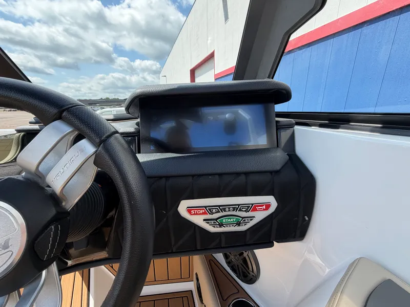Slide: The Image of Nautique S21 Super Air 2023 - 38