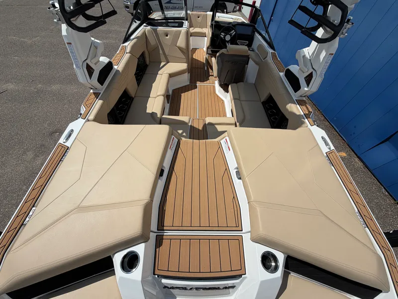 Slide: The Image of Nautique S21 Super Air 2023 - 11